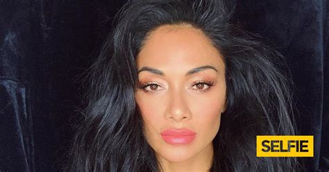 Cantora Nicole Scherzinger está de férias no Algarve (e não。